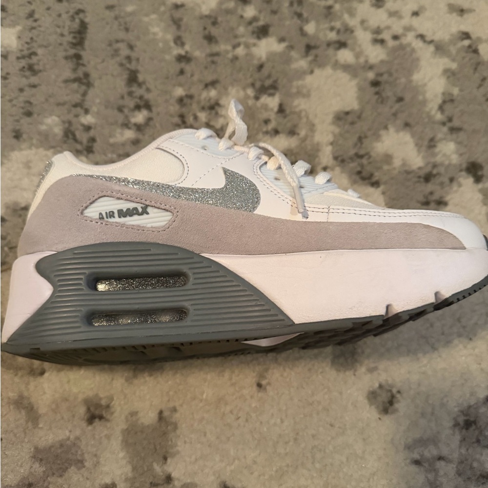 Nike Women's White and Silver Air Jordan Size 6.5 - Picture 3 of 6